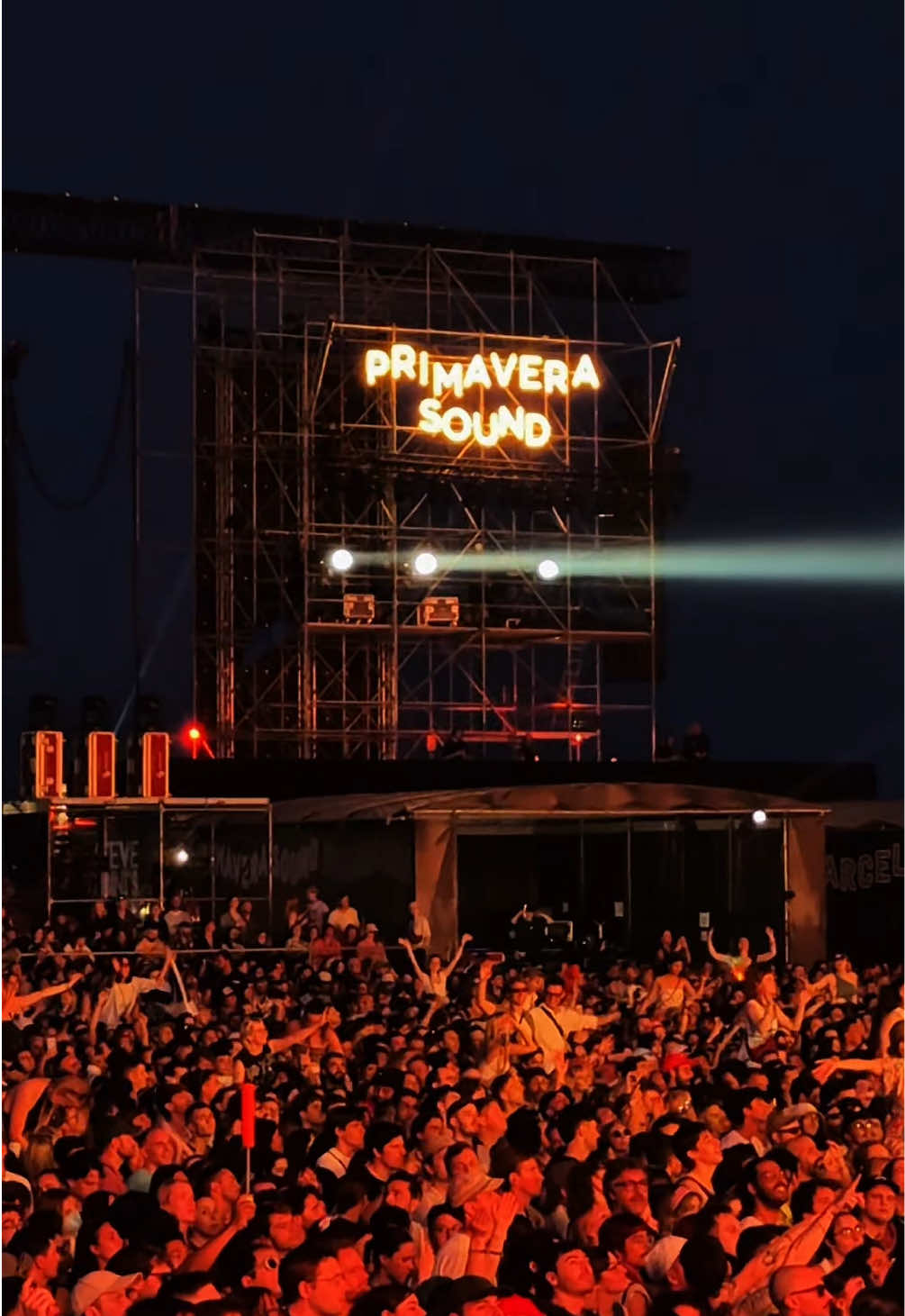 DAY & NIGHT at #primaverasound 💫🤍 #festival #barcelona #dayandnight #night #fyp 