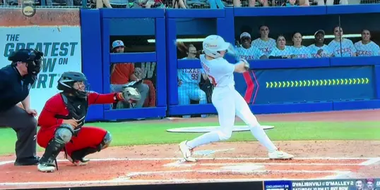 Texas Longhorns coming out HOT!!! 🔥🔥🔥#cws #collegeworldseries #texas #longhorns #texaslonghorns #texastech #softball #WorldSeries #oklahoma @Texas Longhorns @Tech Toks 
