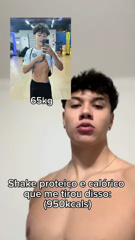 Shake proteico e calórico!  pra vocês adicionarem como opção na sua dieta, lembrando q dependendo da fase da sua dieta vc pode apenas mudar as quantidades! Esse shake pode ser usado tanto em cut como em bulk! Faço essa ref a 3 anos já! #dieta #gym #academia #fit 