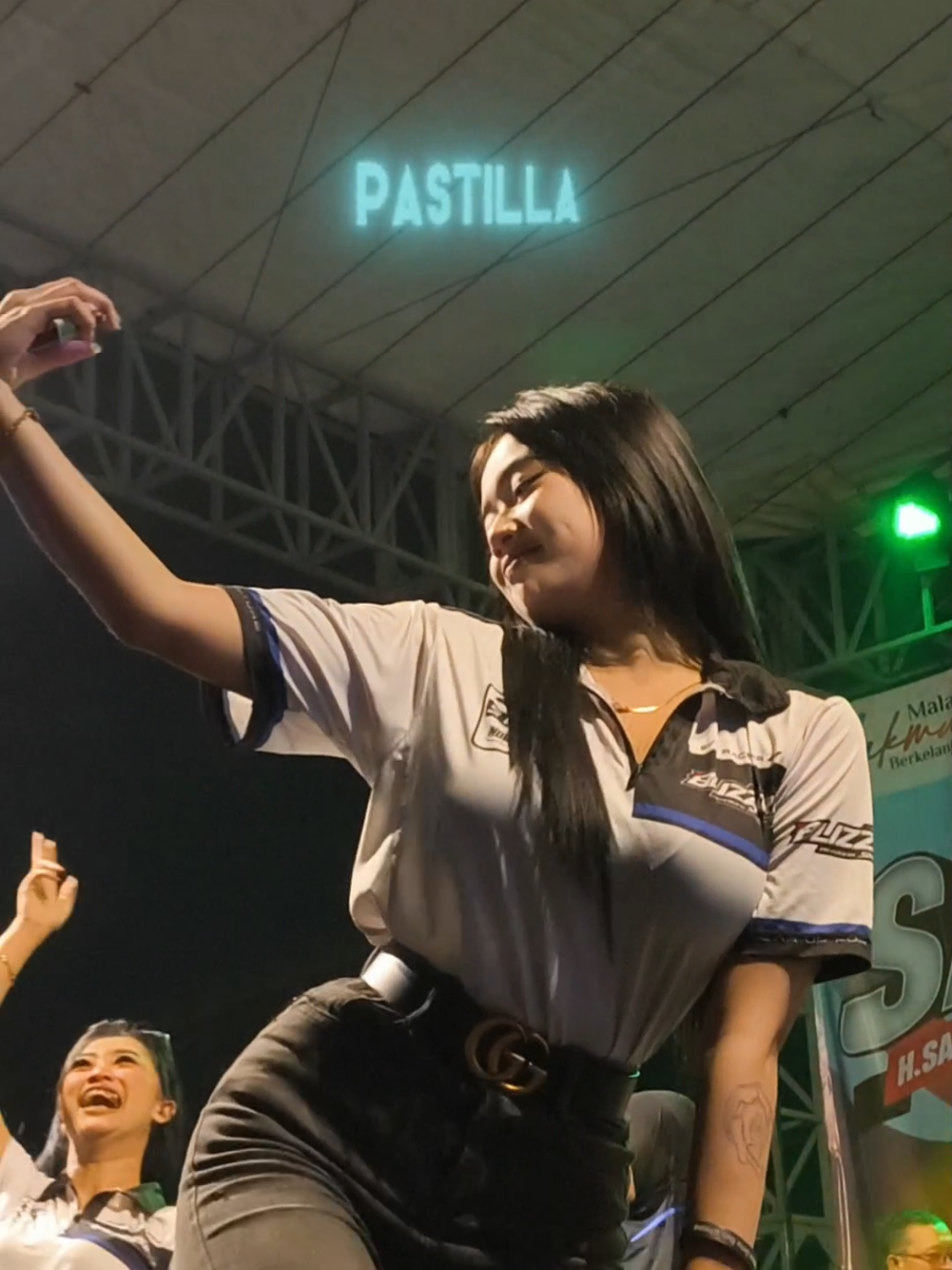 sek asekkk @eveecintoo2 #soundsystemblitar #dancerkarnaval #ceksoundhoreg 