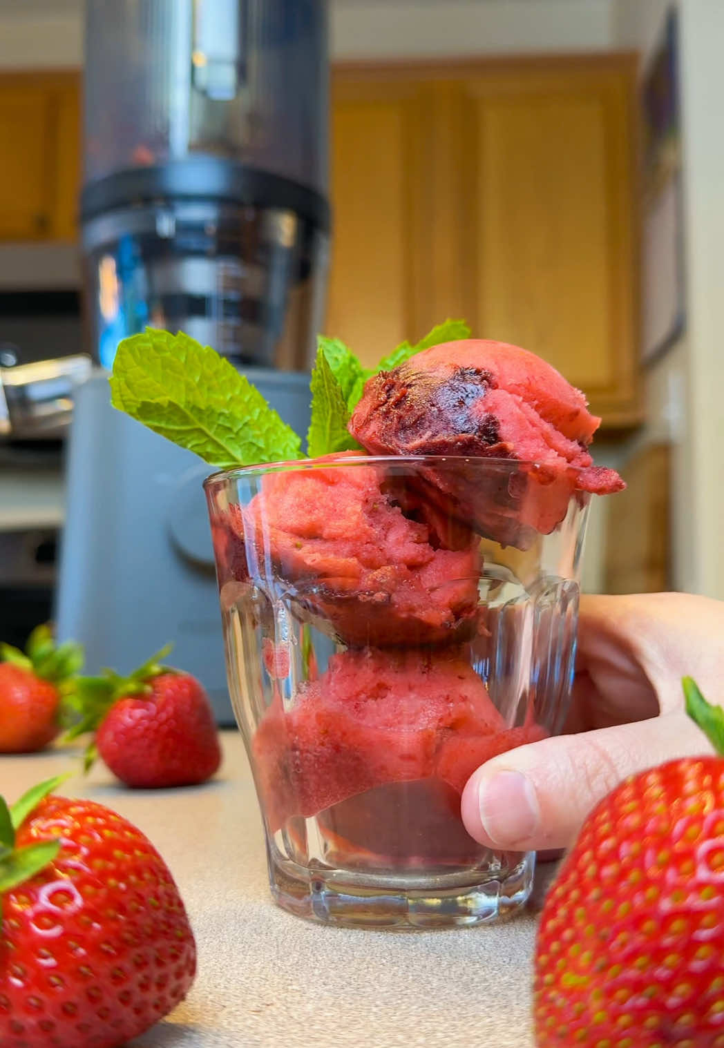 is ASMR still a thing?? clearly I’m so in tune with what the cool kids are doing 😅 it’s summer season and you know what that means… sorbet time!!! get a FREE sorbet attachment when you buy a @Nama J2 juicer with code: ANNA10. here are a few tips as you get started: 1. use frozen fruit 2. thaw the frozen fruit for 5 mins before loading 3. the spinning brush is not needed to make sorbet 4. most importantly, get creative and enjoy!