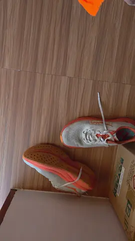 Favorite color ko po ay orange. Ft. #Hoka Mach 6 na madumi 😂 #runningsocks #Running #orange 