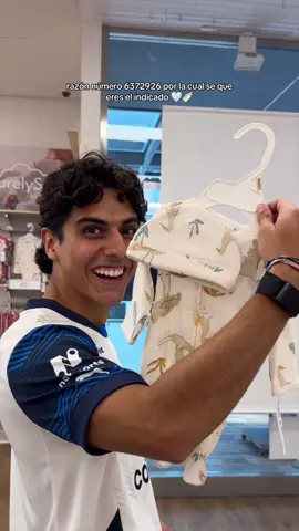 que se emocione viendo ropa de bebé 🥹🫶🏼🤰🏻 >>>>> #bebe #pareja #amor 
