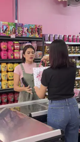Esto sucede cuando entramos a Bellas Makeup 🩷 #tiendafisica #maquillaje #tiendademaquillaje #paratii #productosdebelleza #bellas #bellasmakeupcr 