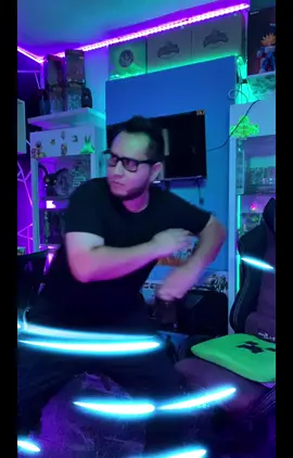 #trendDB #baile #amigos el trend de Dragon Ball Sprking Zero también lo recréanos en Ecuador juntos con mis amigos streamers @theWiyo17 @Key_Ds @Astrid @Kike_Gamer  apoyemos lo nuestro el Arte es Chevere 