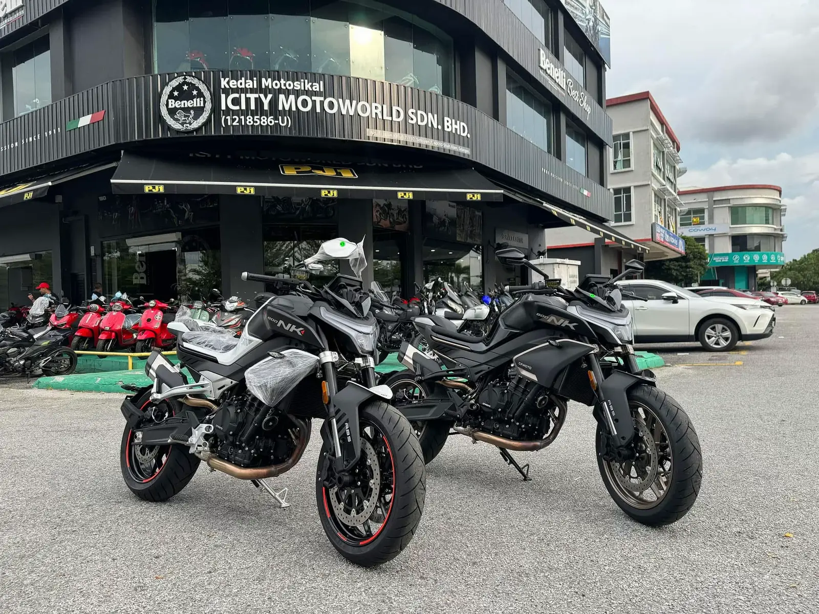 New CFMOTO NK800 800NK Naked RM35888  Original Price RM38888 - Special Rebate RM3000 RM35888 Black,White 799cc parallel twin-cylinder engine 100.8hp 186 kg lightweight 15L Fuel Capacity Molybdenum alloy steel frame Alluminum alloy Rim Wet, Multi-plate slipper clutch 8