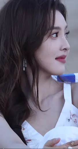 Video cận mặt nhan sắc của chị Nam trắng phát sáng á 🩵. #chuongnhuocnam #zhangruonan #viral #xuhuong #章若楠 