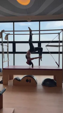 Pilates ให้อะไรบ้าง หลักๆคือลดอาการปวดคอบ่าไหล่ได้จริงๆ และก็ได้ core body ที่แข็งแรงมากขึ้น แต่ราคาก็เอาเรื่อง 🥹 #pilates #workout #fypシ゚ 