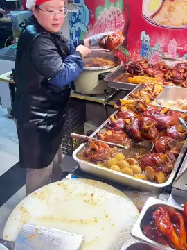 Just for this bite of pork trotter rice #streetfood