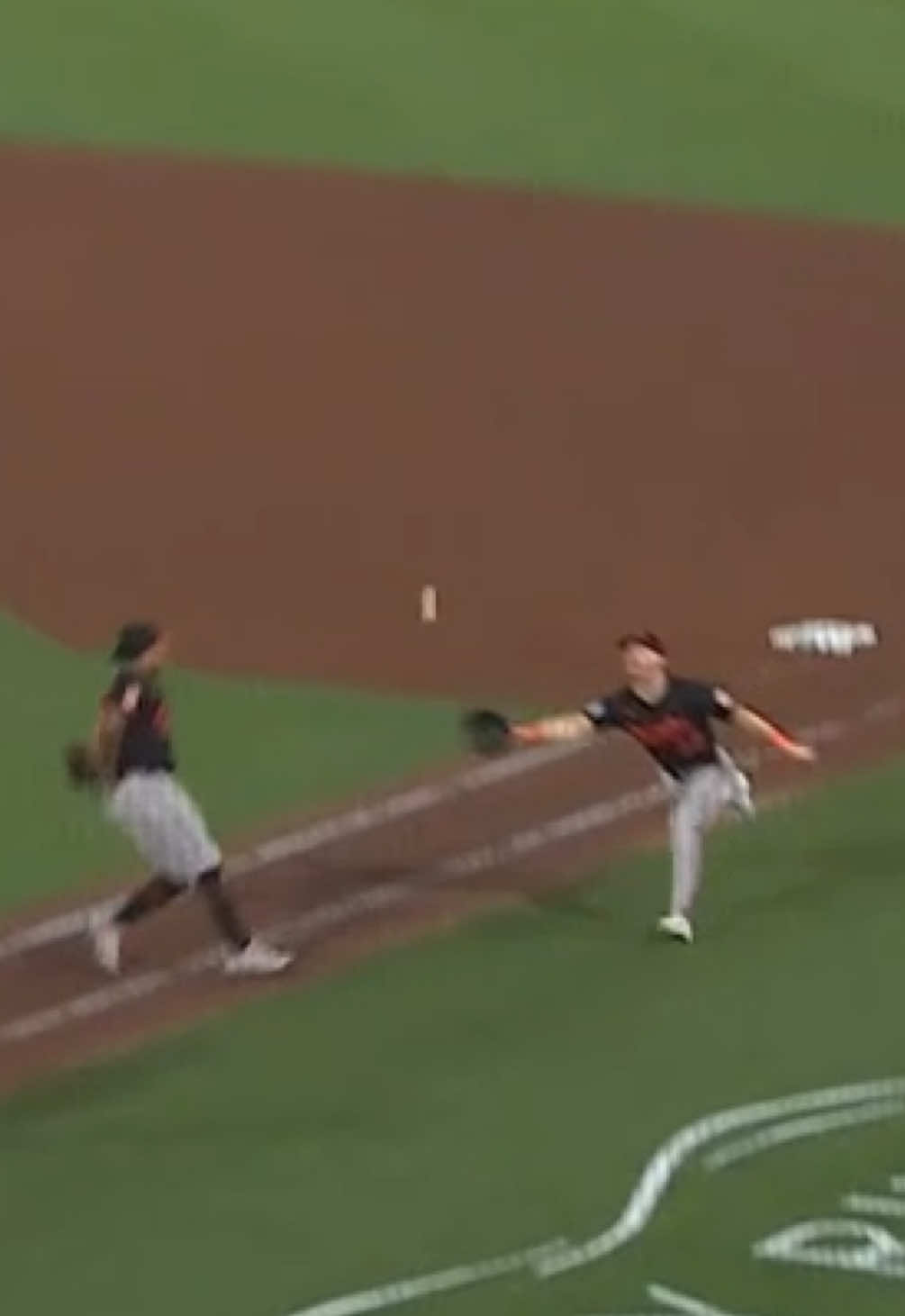 WHAT A PLAY 🤯 Vote Ryan O’Hearn to the All-Star Game!!! #orioles #baseball #MLB #highlight