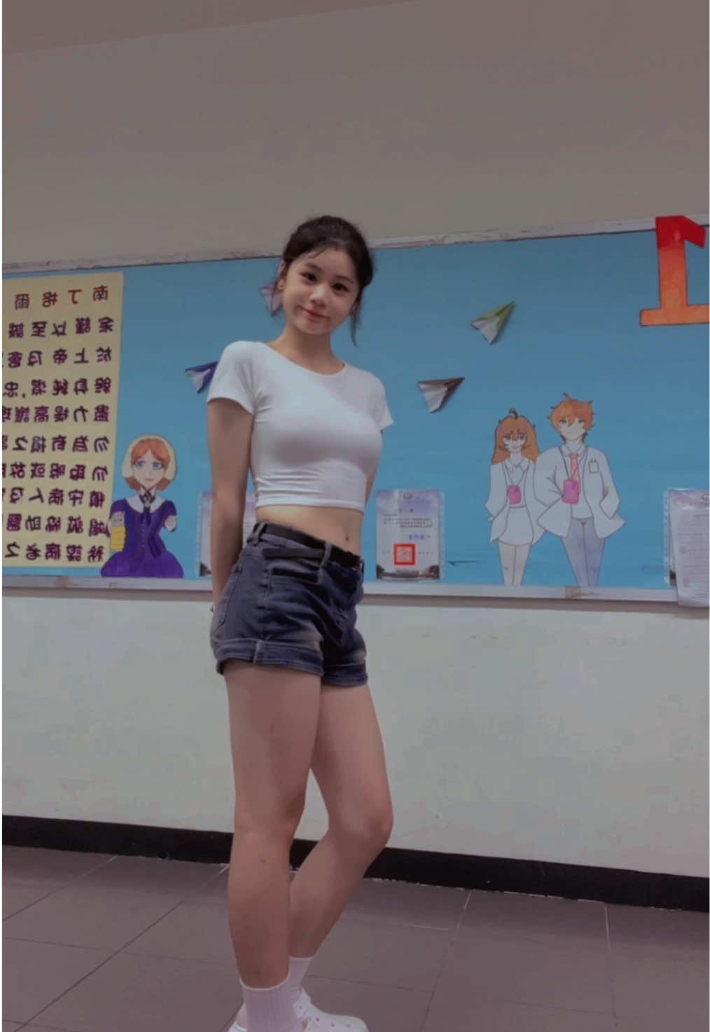 每個禮拜五的OOTD 我覺得我腿很長（沒有拉腿） 我媽媽說我這樣穿很像台妹🙁 #fyp #OOTD #台南 #09 #fyppppppppppppppppppppppp #流量 #推薦 #樹人醫專 #穿搭 #fitcheck 