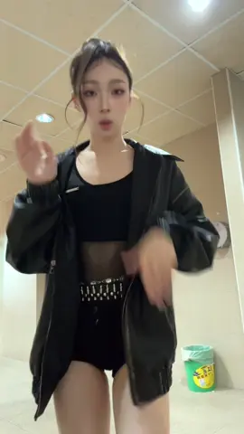 再吵就用我身上的子彈丟你🤍