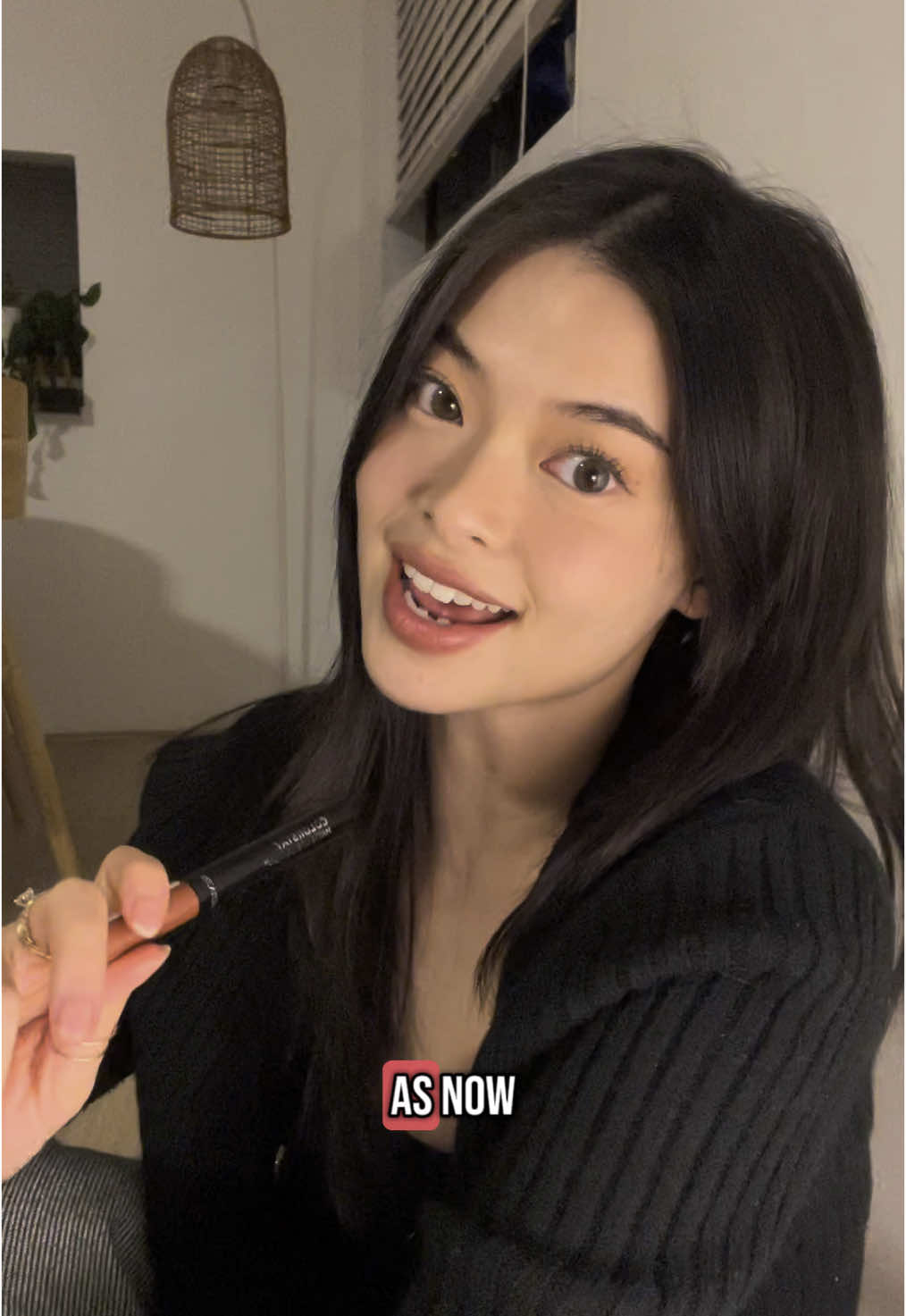 It’s not dusty nor crusty…. on the inside at least 😳 #lipstick #lipcrayon #revlon #cleartheair #mlbb 