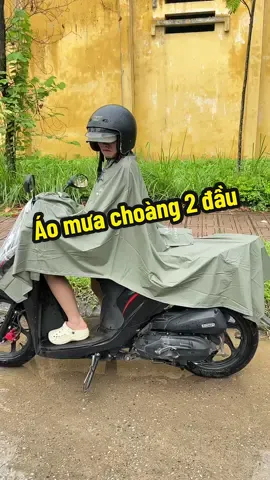 To rộng 2 đầu đi mưa tiện ghê mn ạ #mưa #mưagióbãobùng #aomua #aomuachongtham #aomuachoang #trangruoiday #xuhuong #aomuasonthuy  @Trang ruồi đây  @Trang ruồi đây 