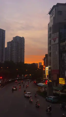 ngã tư khổ nhưng hoàng hôn đẹp  #sunset #hanoi 