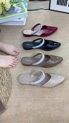 รองเท้าส้นเตี้ยแบบสวม สูง 5 ซม น้ำหนักเบา ทรงสวย ใส่แล้วเท้าดูเรียว #รองเท้า #รองเท้าแฟชั่น #รองเท้าผู้หญิง #ราคาถูก #รองเท้าใส่สบาย #รองเท้าสวม #รองเท้าเสริมส้น #รองเท้าแตะแฟชั่น #รองเท้าส้นเตี้ย #รองเท้าแตะ 