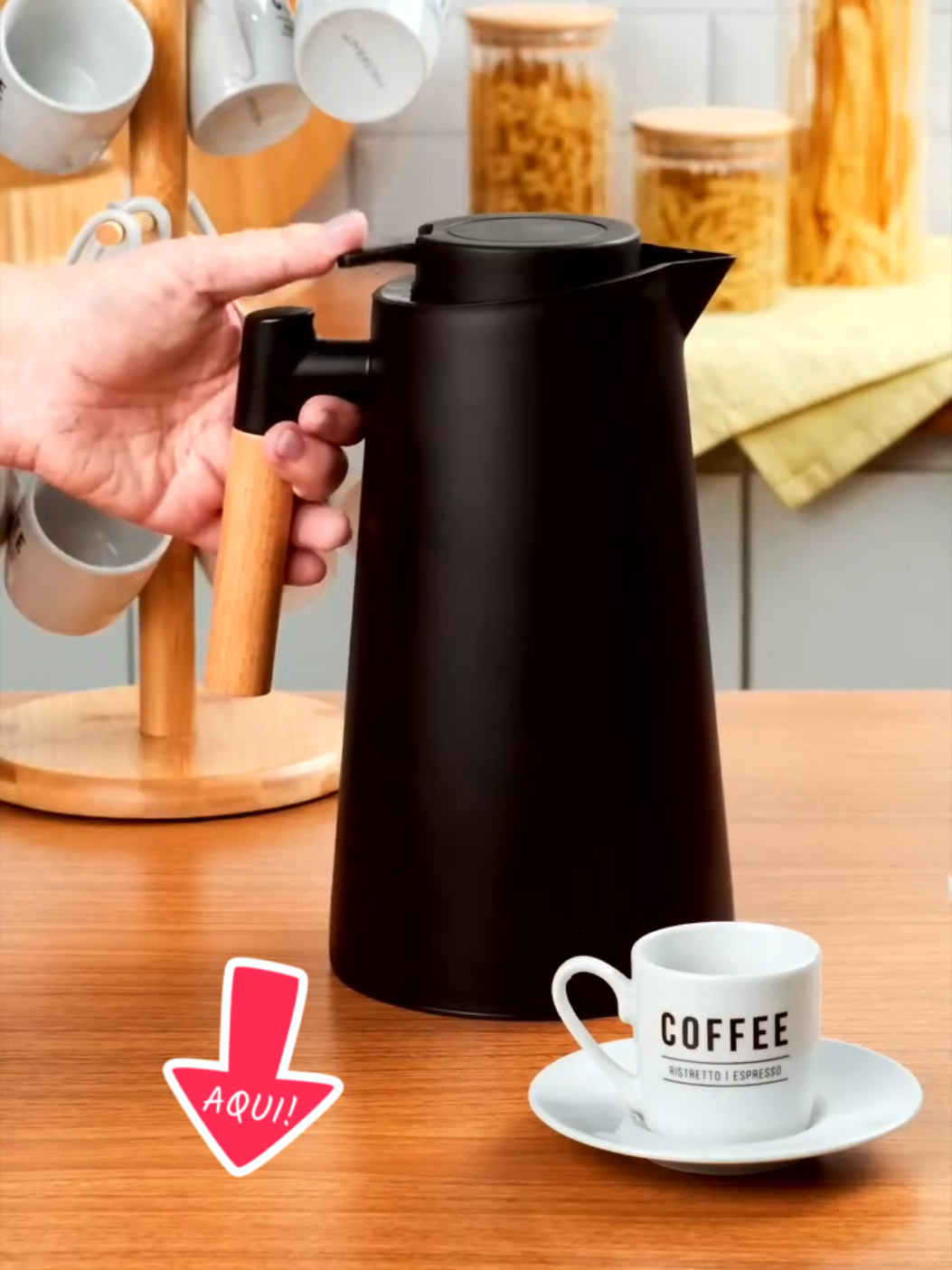 GARRAFA TÉRMICA COM CABO DE MADEIRA BAMBU  #garrafa #café #cafe #garrafatermica #cozinha #achadinhos #tiktokshop 