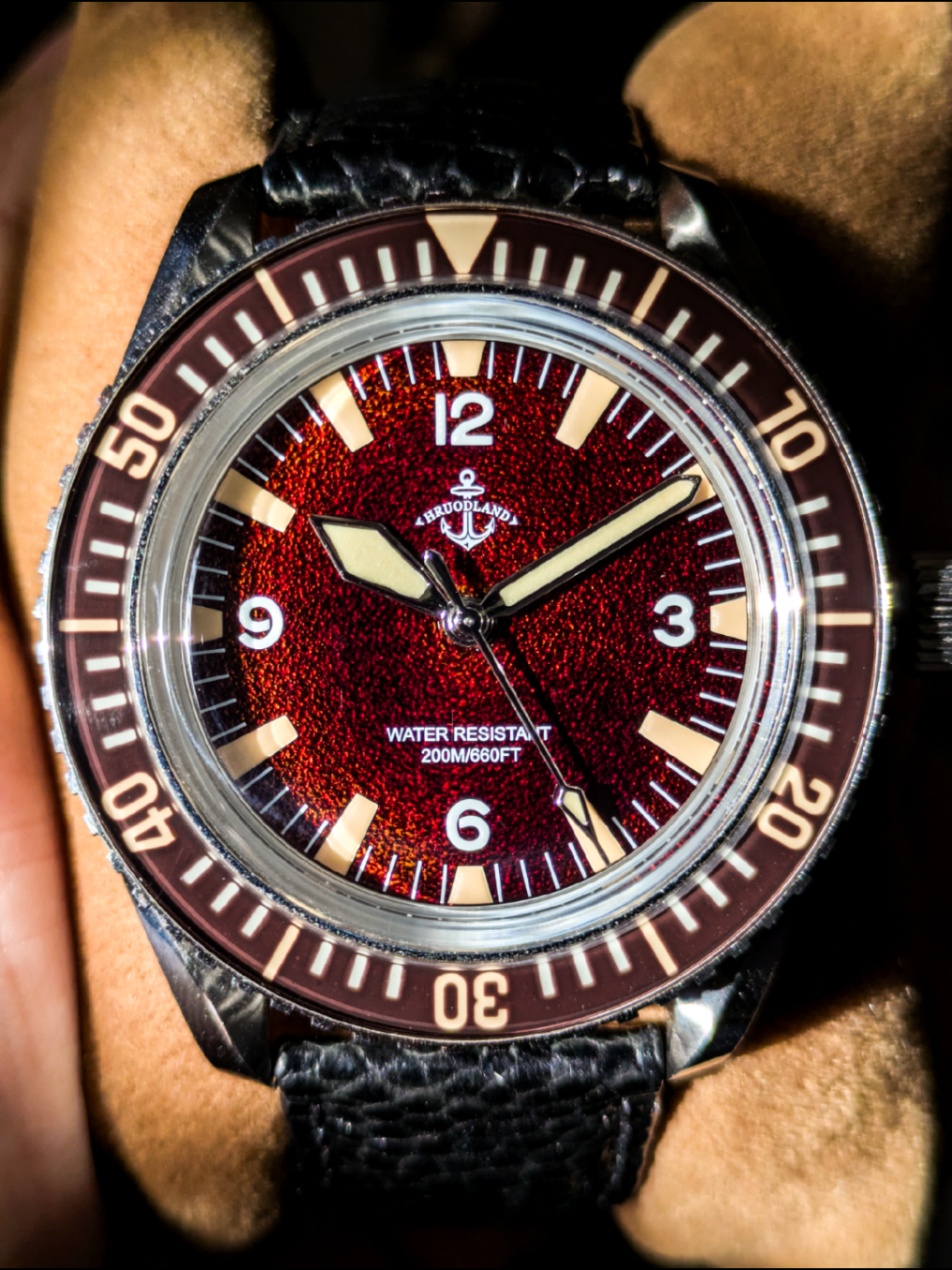 Hruodland - Retro SharkMaster Size 41mm Kính khoáng cong phủ AR Máy Seiko cơ tự động Dial độc lạ, lume 2 màu Núm ren chống nước 200m  #donghohomage #homagewatch #donghonam #hruodland 