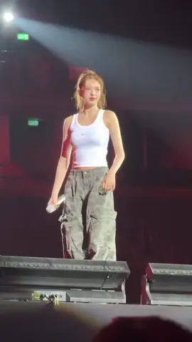 BABYMONSTER’s Chiquita danced to LISA’s “When I’m With You” at their concert in Thailand #chiquita #babymonster #lisa #blackpink #foryou 