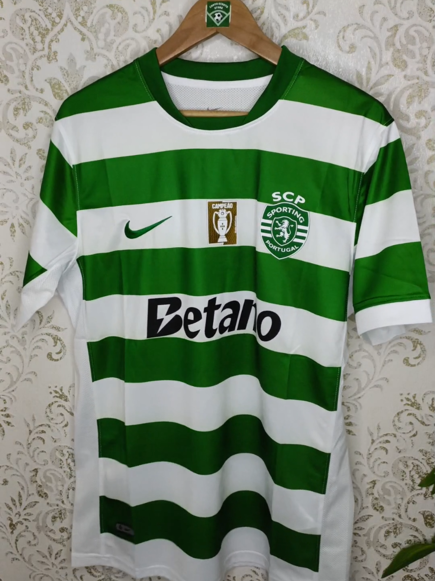 SPORTING CP 💚🦁🇵🇹 🤩 Camisola principal do Sporting CP época 2025/26 🚨 OFERTA DO PATCH DE CAMPEÃO 👕 Camisola de adulto do S ao 4XL 👕🩳 Equipamento de criança (camisola + calções) dos 2/3 anos aos 12/13 anos 🌟 Possibilidade de personalização e patches!  📥 Para encomendas, mensagem privada! CANTO DIRETO STORE #fy #fyp #sportingclubedeportugal #sporting #portugal🇵🇹  #gyokeres #hjulmand #ruiborges #bicampeao #dobradinha #2025 #scp 