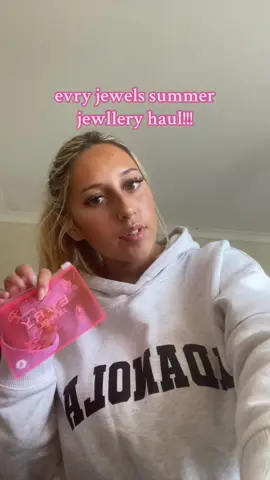 So obsessed with their pieces atm!! @EVRY JEWELS Code: AMBER73 for money off girlies #evryjewlescollab #evryjewelshaul #evryjewels  https://glnk.io/w7ol7/amber