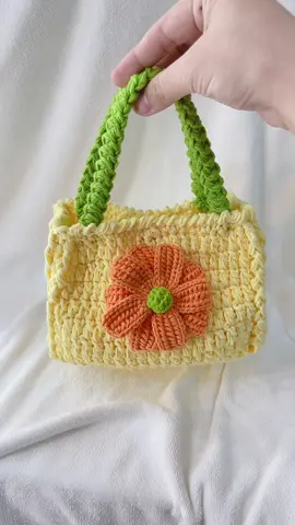 🌼 Hello sunshine!   This cute mini crochet handbag is bursting with cheerful spring vibes ☀️🧡   Featuring a bold orange flower and chunky green handles – small but full of charm! 🧶 Soft cotton yarn, lightweight & adorable   🎁 Perfect as a gift or a playful daily accessory   ✨ Handmade with care by Mimi Crochet #MimiCrochet #MiniCrochetBag #OrangeFlowerBag   #CrochetAccessories #HandmadeWithLove #VietnamHandmade   #KawaiiStyle #SpringBagVibes #CrochetDesign