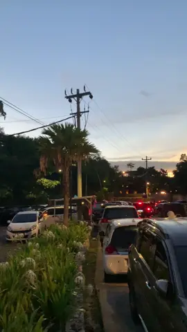 Senam kentol ben gedi koyo wek e ajeng cah #hiace #hiacepremio #sopirabiezzzz #hehaoceanview #sopirpariwisata 