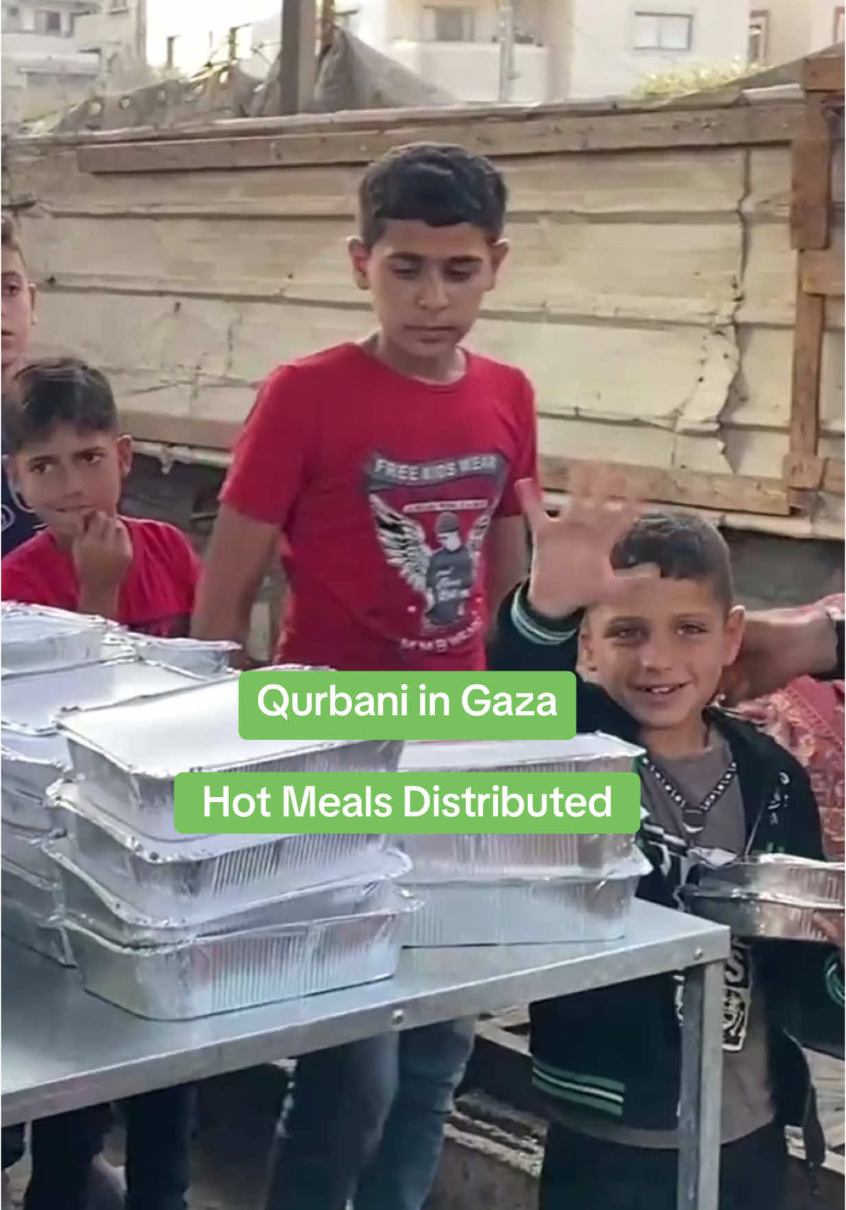 We delivered hot Qurbani meals in Gaza right after Eid prayer. Thousands of children and families ate because you cared. This is the power of your donation. 💔  #Qurbani2025  #ThankYou #eidaladha #qurbani #hajj #allahuakbar #eidmubarak 