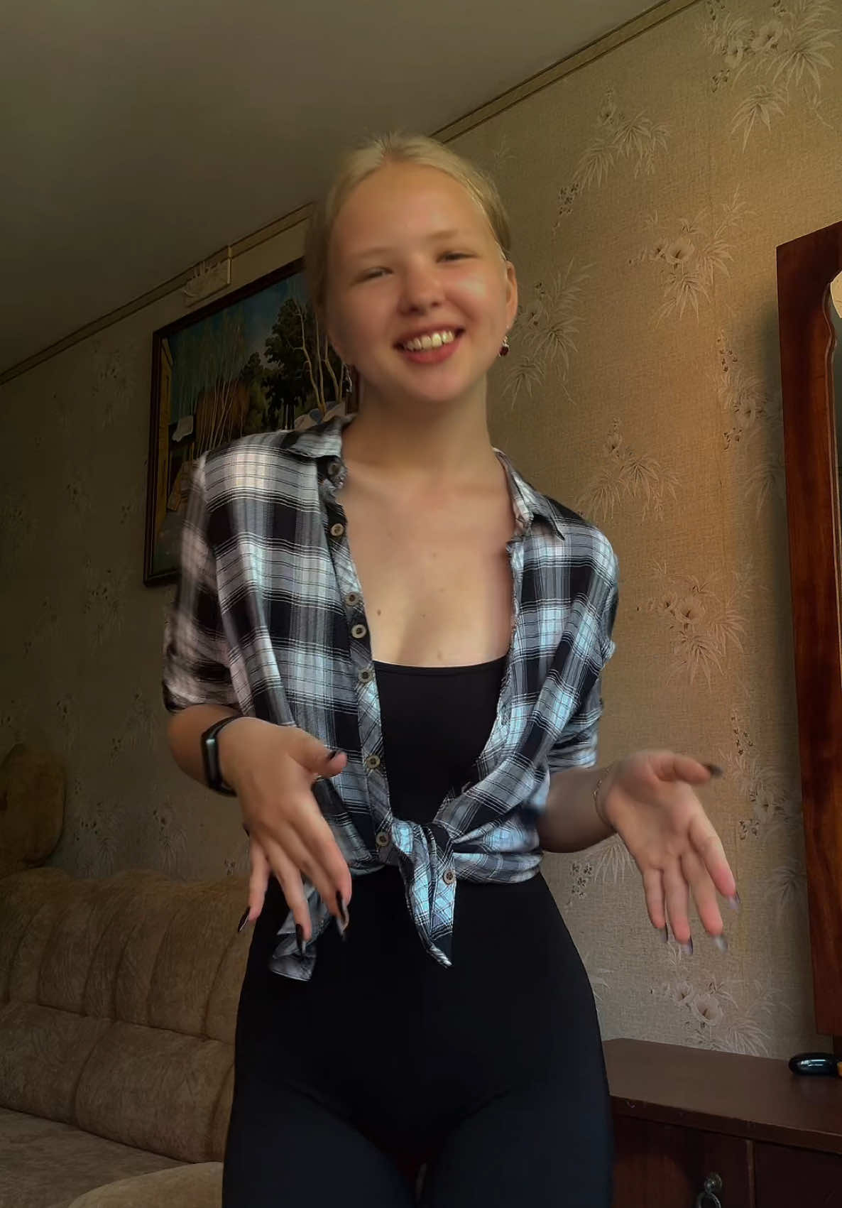 Мій 2-ий акк в TokTok: lipsings.di Мій тгк: Ді на звʼязку  Instagram: dinolia.di 😌🐇 YouTube: dinolia #танці #люди #яктаклюди 