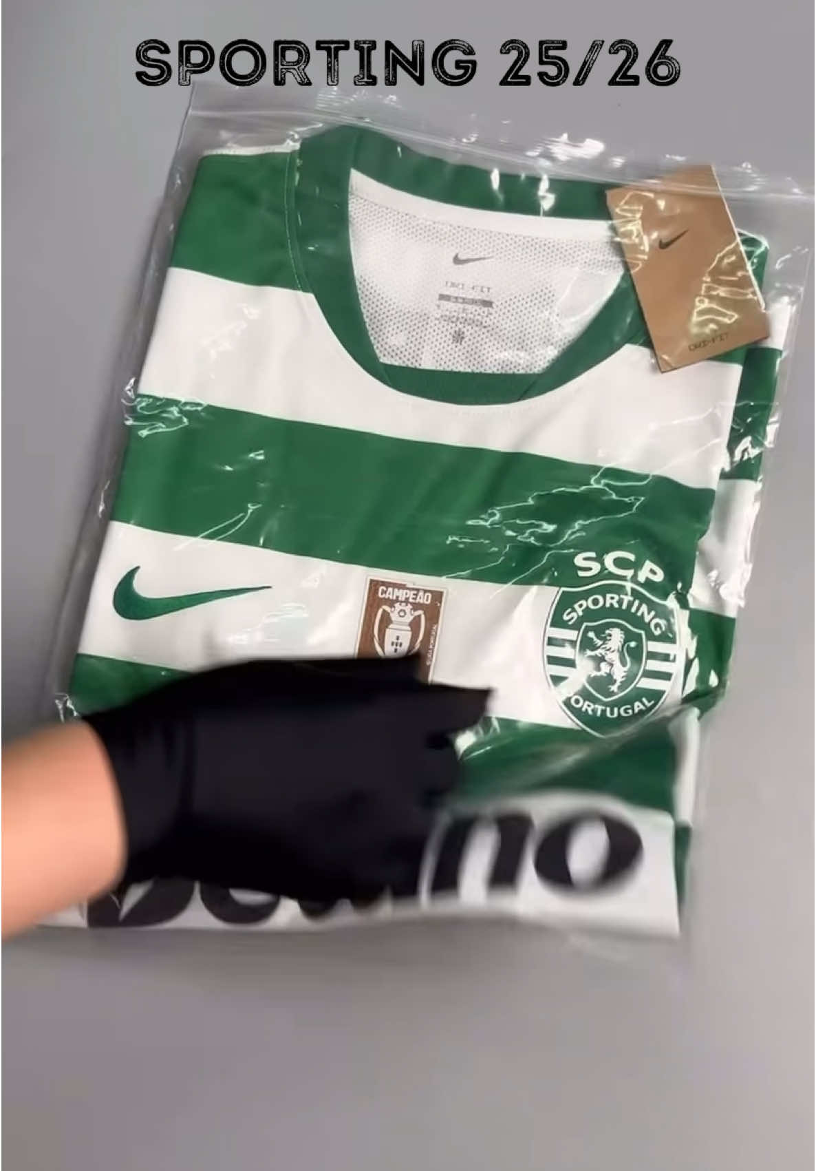 🔥 CAMISOLA SPORTING 25/26 🔥 Já disponível! Encomenda connosco a principal do SCP 25/26 ✅ 💯 Melhor qualidade, melhor preço! 📲 Rede vizinha na bio – fala connosco! #SportingCP #CamisolaSporting #Futebol #TiktTokPortugal #Temporada2526 #Sporting #VerdeEBranco #LigaPortugal