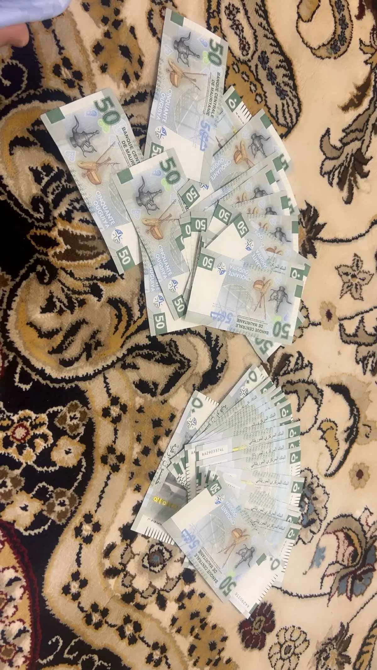 فرق بين ديونت العيد الماضي وذالعيد 😉#الشعب_الصيني_ماله_حل😂😂 #fyp #foryoupage #المال #موريتانيا🇲🇷 