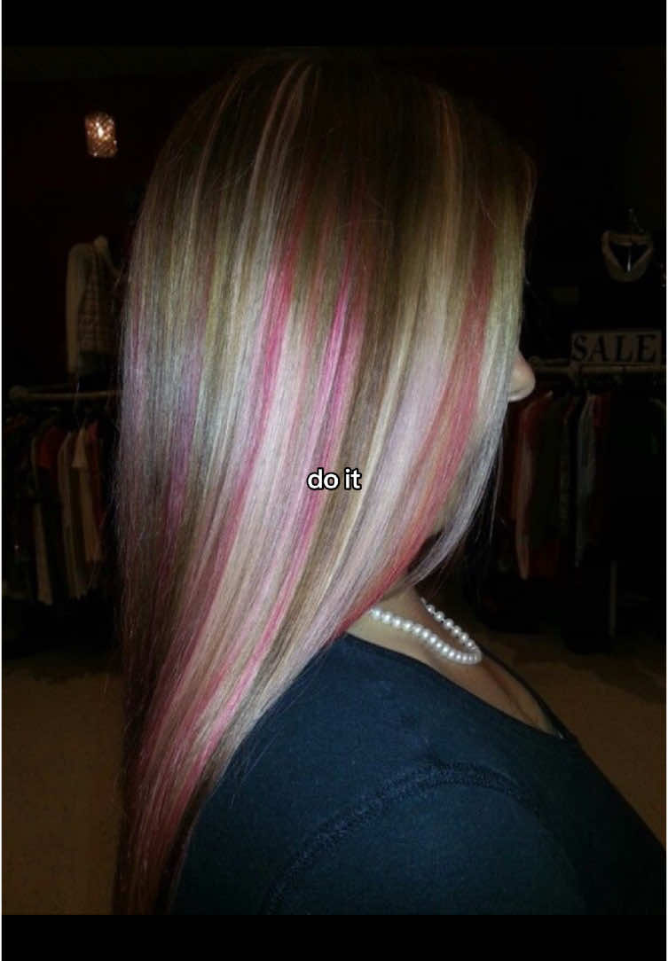 #blondehairwithpinkhighlights #2000s #doit #fyp 