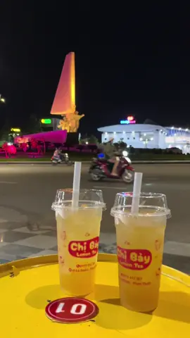 Điều gì khiến bạn phải gắn bó với Thành Phố này … vừa áp lực, vừa mệt mỏi 😐