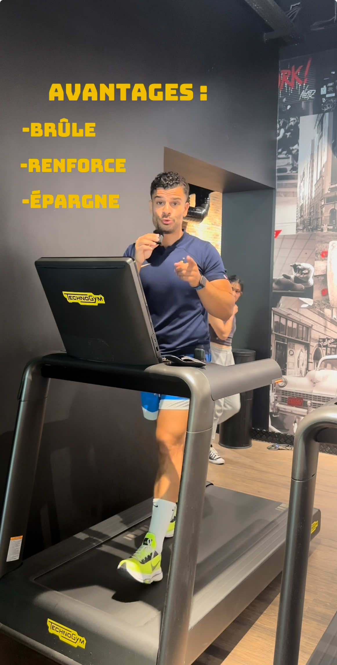 Tu veux perdre du gras sans courir ? ➡️ Marche inclinée sur tapis : 30 minutes – pente 10 – vitesse 5 Fais ça 3 à 5 fois par semaine et regarde ton corps changer. Tu brûles, tu renforces, tu protèges tes genoux. Simple, efficace, sous-coté 🔥 Like & abonne-toi pour plus de conseils 🙌 #perdredugras #marcheinclinée #sécher #transformationphysique #brûlerlesgraisses #fitnessfrance #tapisroulant #cardiotraining #fitlife #objectifseche #sanscourir