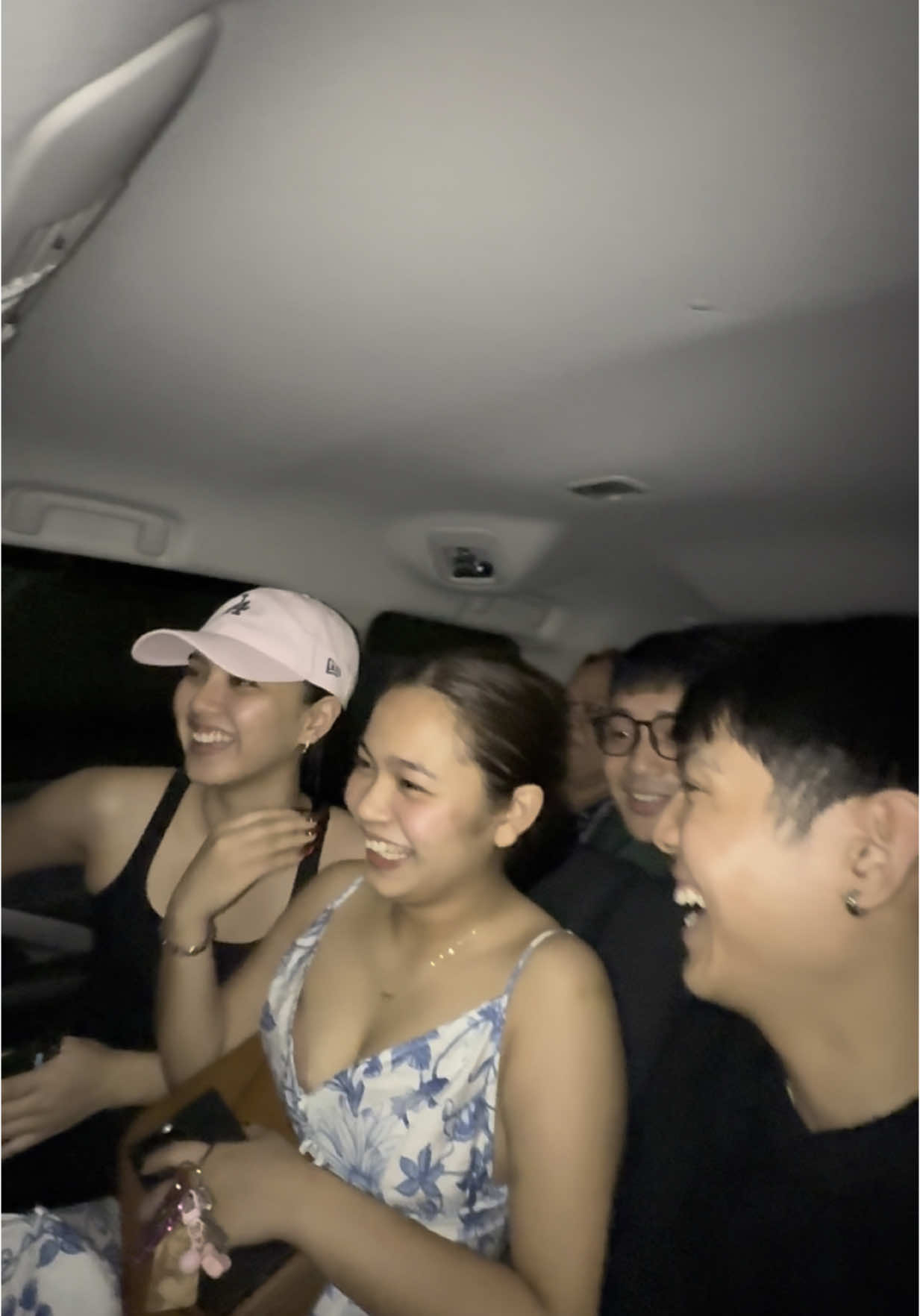Maaga puputi ang buhok ko kaloka! Hahaha! 🤣 @Dingdong Bahan @thrsvllmrr @Nyckolette.madelo #DongPat #Therese #Kolette 