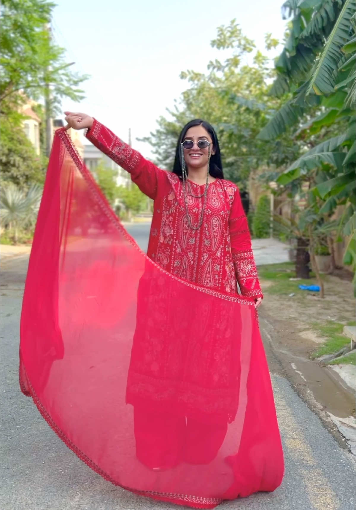 Eid Mubarak  Eidi from @deyarofficial_ ❤️❤️❤️ #ukashagul #eid #viral #foryou #pakistan #eiduladha #happy #shoot #pictureoftheday #Love 