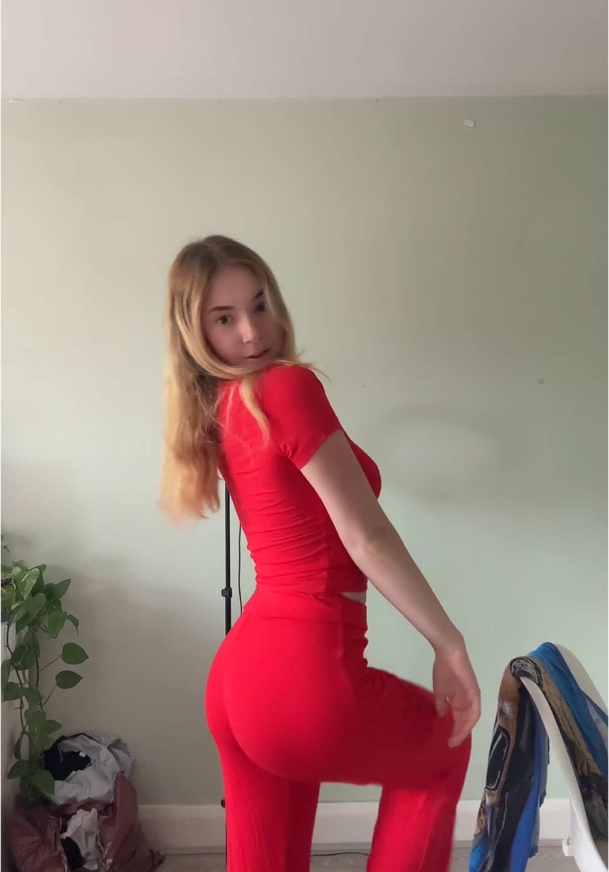 So happy #fyp #videoviral #foryou #OOTD #outfit #outfitinspo 