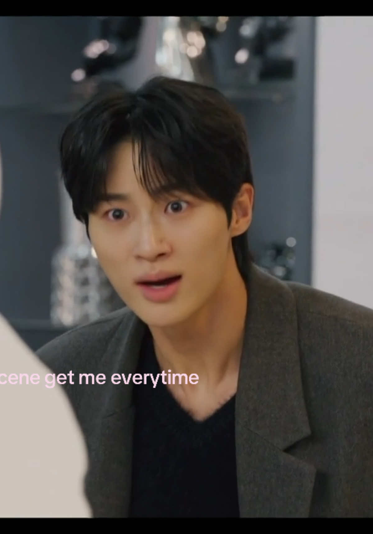 massive penthouse and he chose to put it in the bed 😔 #foryou #fyp #kdrama #foryoupagе #lovelyrunner #viralvideos #sunjae #imsol #lovestory 
