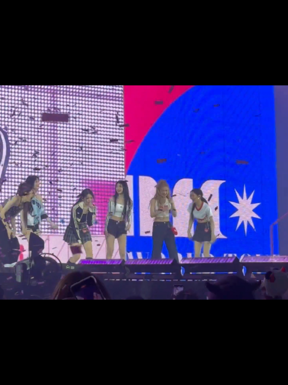 no caption #BABYMONSTER #베이비몬스터 #HELLO_MONSTERS_BKK #로라 #RORA #LEEDAIN #ASA #ENAMIASA #RORASA #CHIQUITA #PHARITA #AHYEON #RUKA 