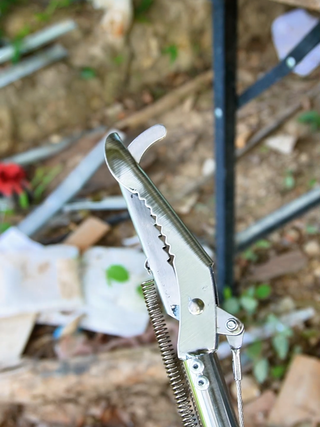 ไม่ต้องวิ่งหนีงู…แค่มีตัวช่วยที่มั่นใจได้ คีมจับงูสแตนเลส ยาว 1.5 เมตร พับเก็บได้ ใช้งานง่าย หนีบแน่น ปลอดภัย ไม่ต้องเสี่ยงเข้าใกล้งู เหมาะกับบ้านที่มีสวนหรือพื้นที่รอบบ้านกว้าง #คีมจับงู #ไม้จับงู #จับงูปลอดภัย #อุปกรณ์จับงู #เครื่องมือช่าง #ของใช้ในบ้าน #งูเข้าบ้านทำไง #จับงู #ไม้จับงูสแตนเลส #sirenxone 