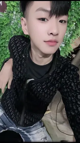 Anh vô tư đem hết chân thành,trong cơn mưa đổi lấy giá lạnh..😂#CapCut #xuhuong #viral #xuhuongtiktok 