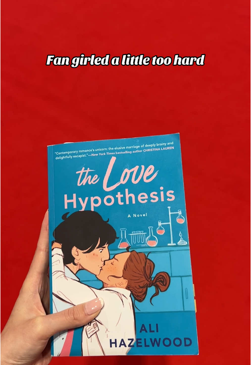 Tak właśnie było 🫡 kiedyś przeczytałam książkę a teraz kończę prezentując się na konferencjach 🤝🏻 #thelovehypothesis #alihazelwood #medschool #medstudent #medcongress #konferencja #lekarski #studia #study #congress #medicine #booklover #medtok 