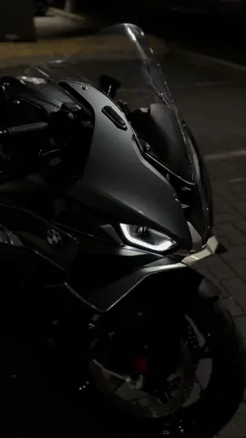 Rock that body 🕺🏻#fypシ゚viral #trend #sportbike #sportbikelife #bikelife #biketok #fypage #sportsbike #bmws1000rr #bmw #bmwmotorsport #bmwmotorrad #bmwmotorcycle #s1000rr #hondacbr #apriliarsv4 #yamaha #gsxr #kawasaki #sportbikes 