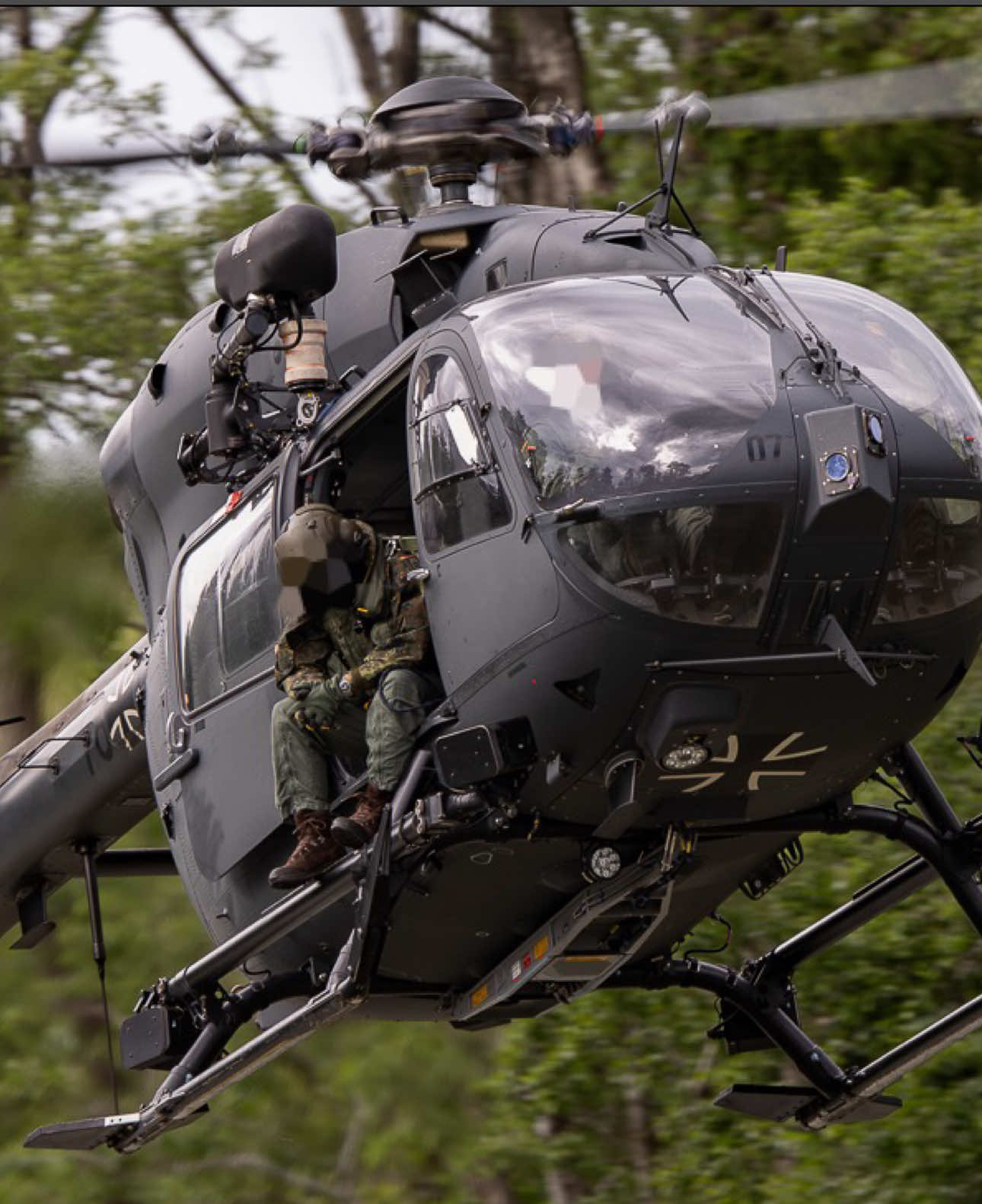 Would you dare to do that? Winch exercise with the German Air Force H145M LUH SOF helicopter 🔥 #germany #helicopter #h145m  #exercise 