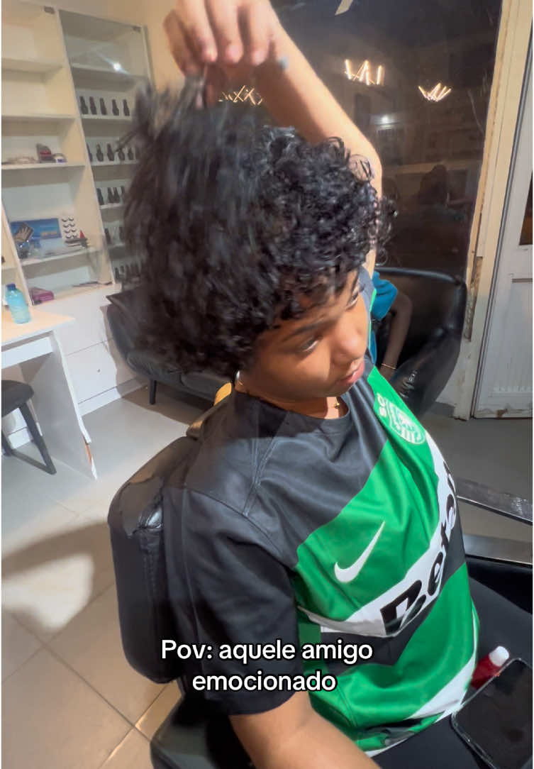 Quando teu amigo é super emocionado @Zemmabi De Lixo 