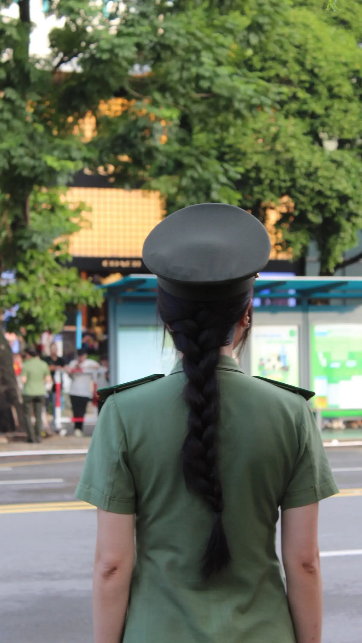 ui cần tìm in4 chị này, chỉ siêu xinh, góc nghiêng nét cực ý (e xin lỗi vì đã chụp và up ảnh của chị khi chưa cho phép nhma c xinh quá🥺) #vinhquangcongannhandanvietnam 