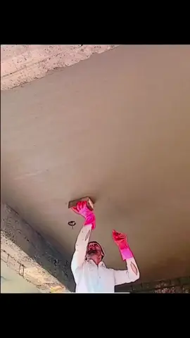 Erst wollt er nur ne kleine Macke ausbessern… Dann kracht ihm der halbe Putz auf den Kopf! Wer kennt diesen Albtraum beim Renovieren? #mytoolstoreMoment #RenovierungsFail #DeckenCrash #PutzDesTodes #BauFail #HandwerkerHumor #BaustellenFail #AuaMitAnsage #FailDeluxe #Foryou