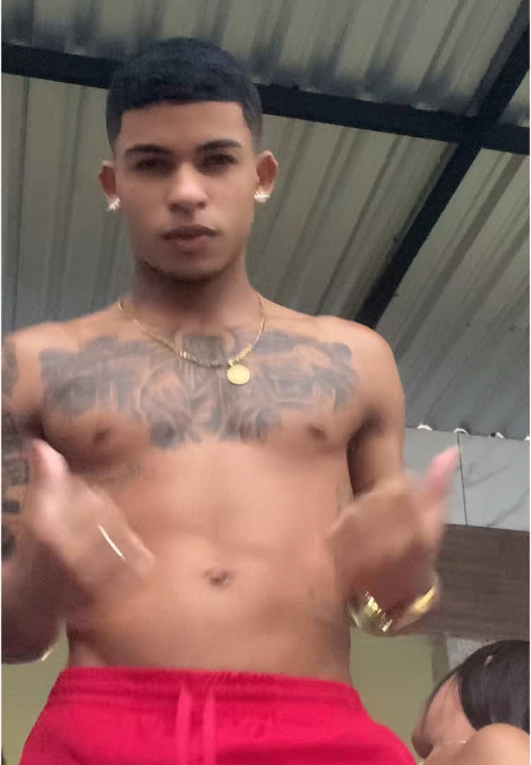 Com uma vergonha