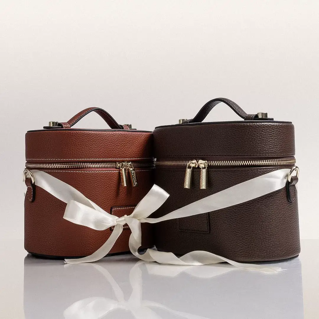 open order for etoile case with promo price!💌 promo price: mini vanity case- rm380 vanity case- rm435 duo vanity case- rm475 oval toiletery case- rm475 custom initials add on rm45 💄 Makeup essentials: #etoilecase 