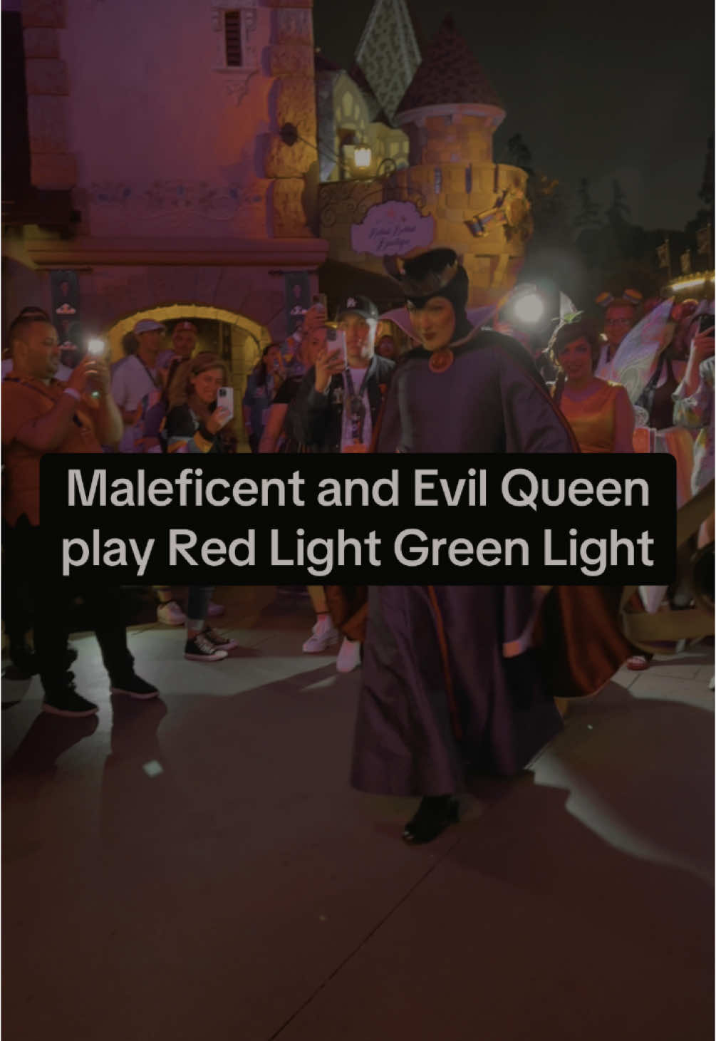 #maleficent #viralevilqueen #disneyland #disneyafterdark 
